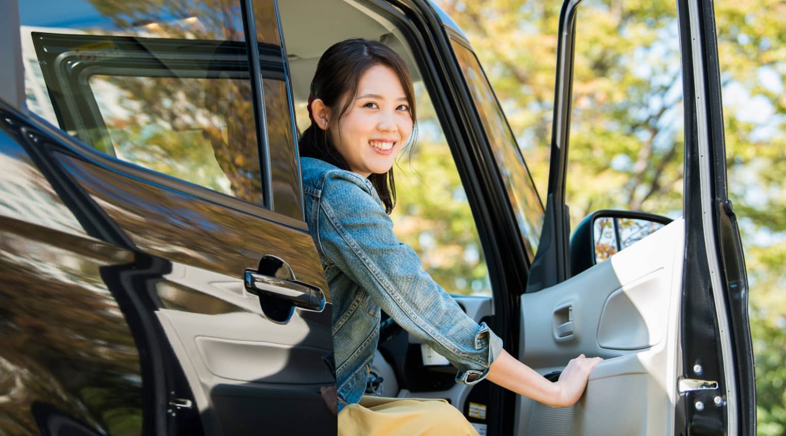 運転する女性